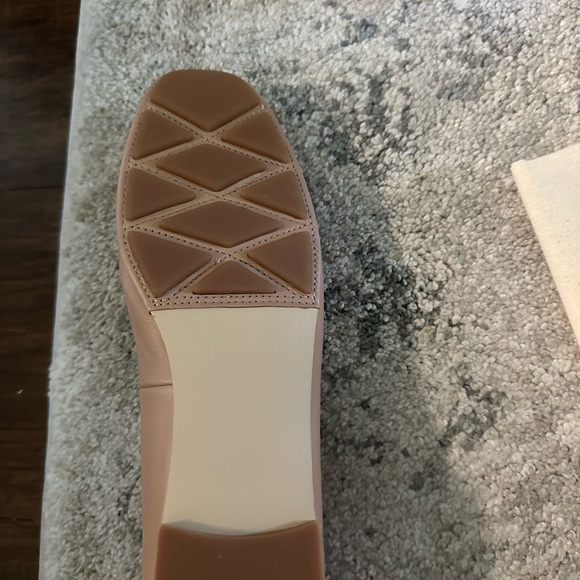 Tory Burch ballet flats. Never been worn before. Size 8.5 - Picture 2 of 4